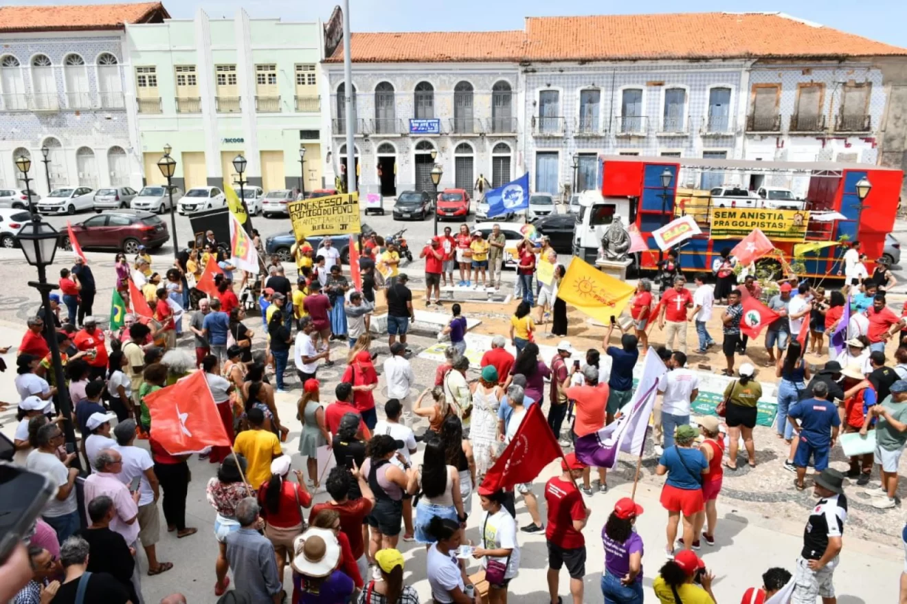 Manifestantes fazem atos contra PL da Dosimetria na capital maranhense