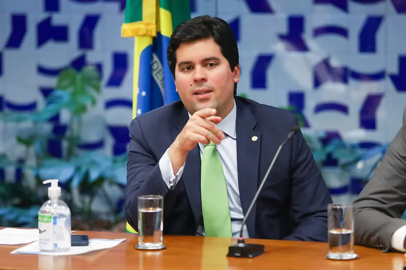 André Fufuca empregou fantasma na Câmara, e TCU avalia punição