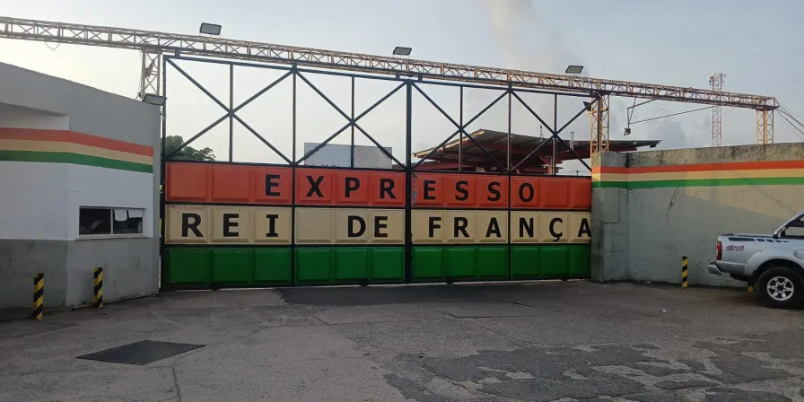 Expresso Rei de França/1001 volta a paralisar atividades após pagamento parcial Uma parte da frota chegou a sair da garagem no início da manhã, mas os veículos interromperam a circulação e retornaram à empresa, deixando novamente os usuários sem atendimento. Com isso, a frota da 1001 encontra-se totalmente paralisada. #r92 #notícias #MA