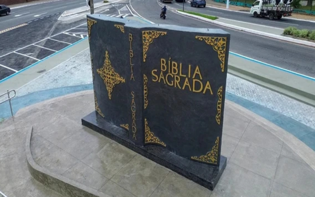 Monumento à Bíblia vira patrimônio cultural de Cariacica