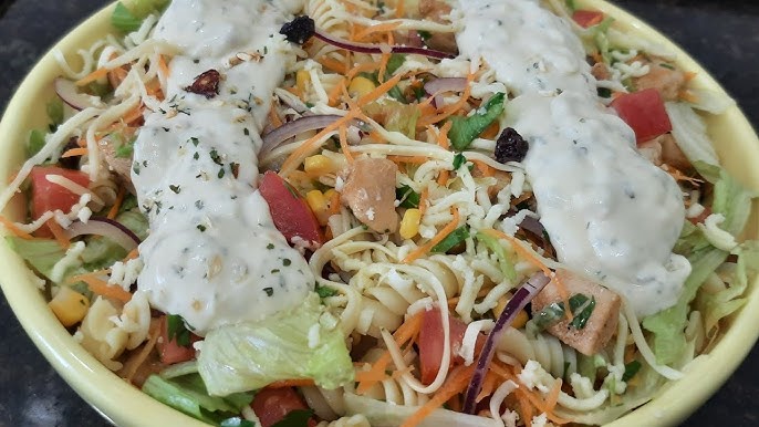 Salada de frango com macarrão