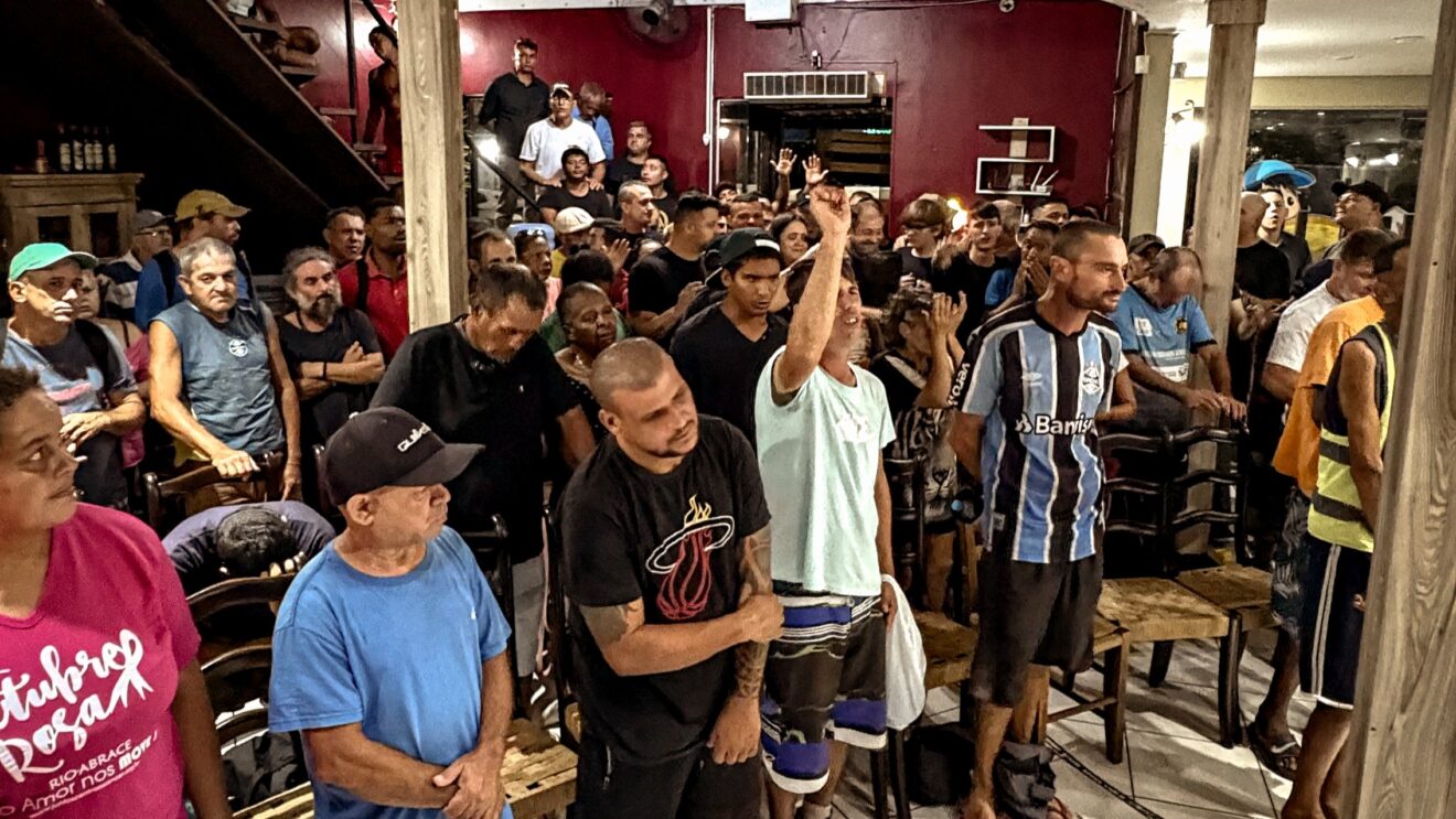 Missão leva mais de 130 sem-teto para pizzaria: “Na mesa de Deus todos têm lugar”