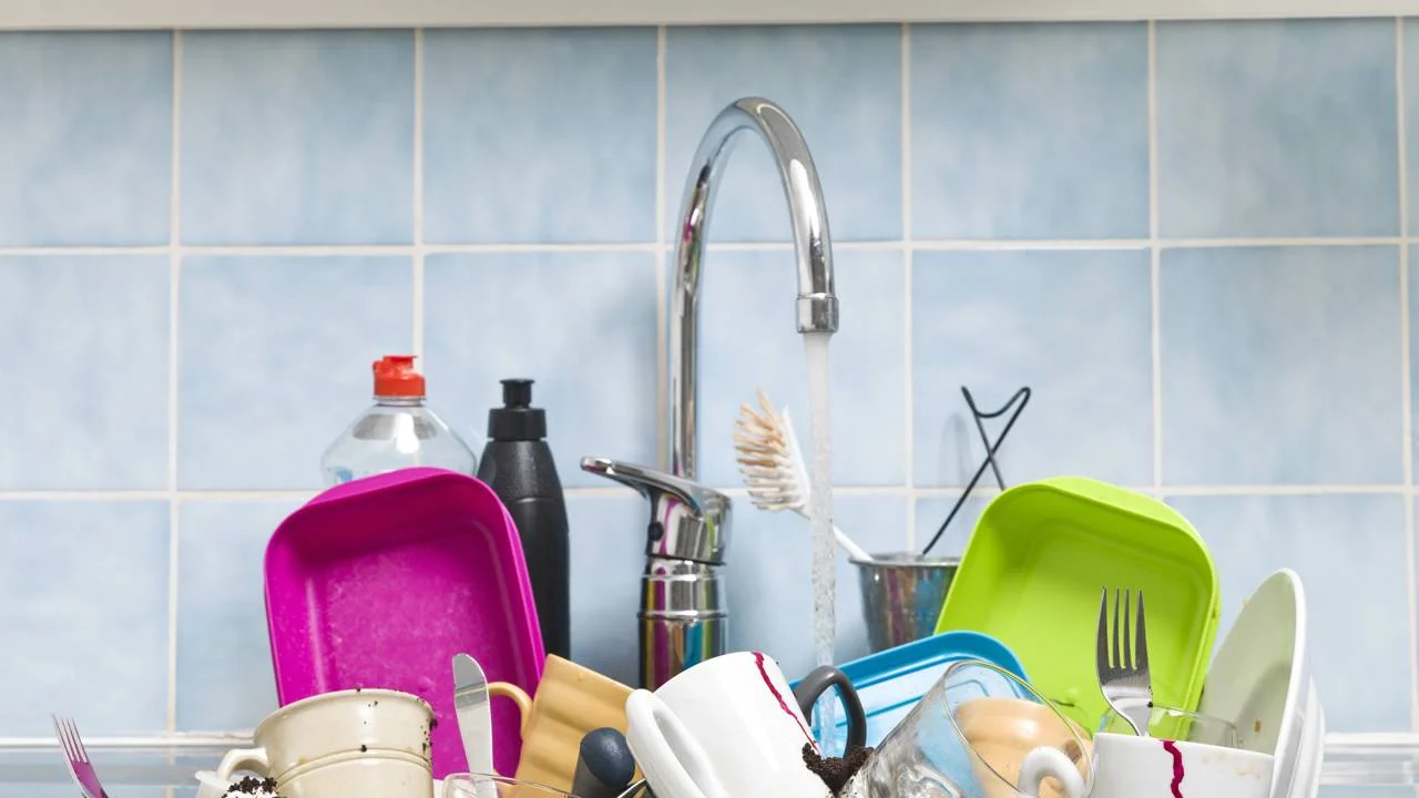 A ordem certa para lavar louça pode economizar tempo e esforço