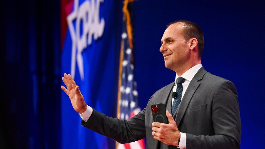 Moraes marca interrogatório de Eduardo para o dia 14 de abril