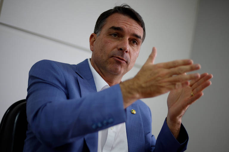 Vice de Flávio Bolsonaro divide aliados na pré-campanha