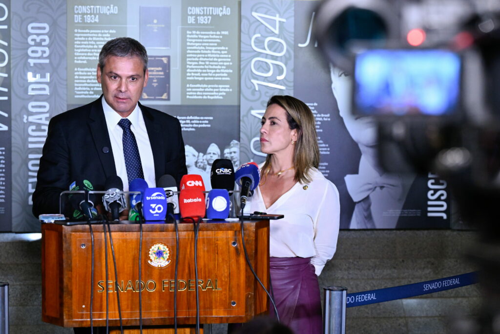 Relator da CPMI do INSS pede prisão de Lindbergh e Soraya