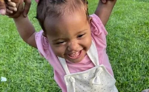 Bebê é morta pelo padrasto; mãe estava em entrevista de emprego