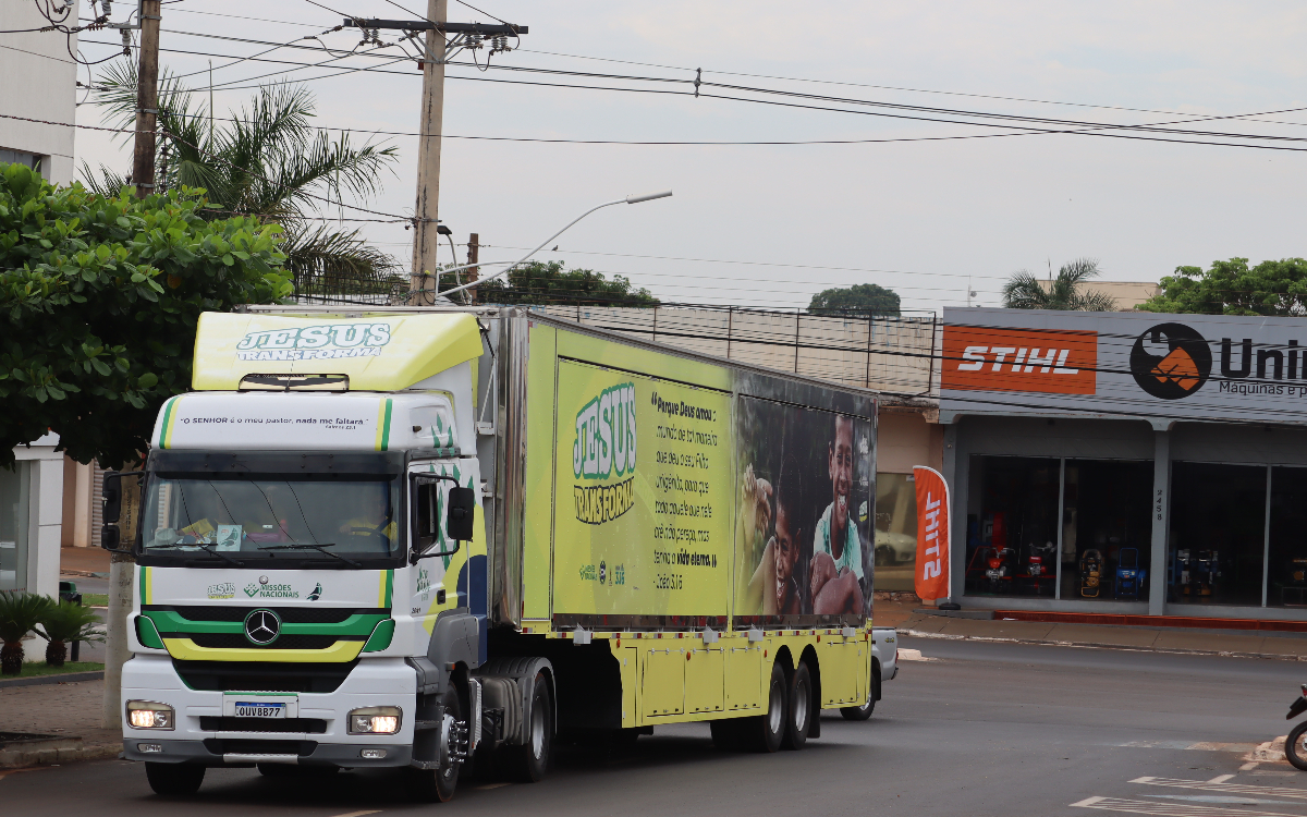 Carreta missionária une ação social e evangelização pelo Brasil