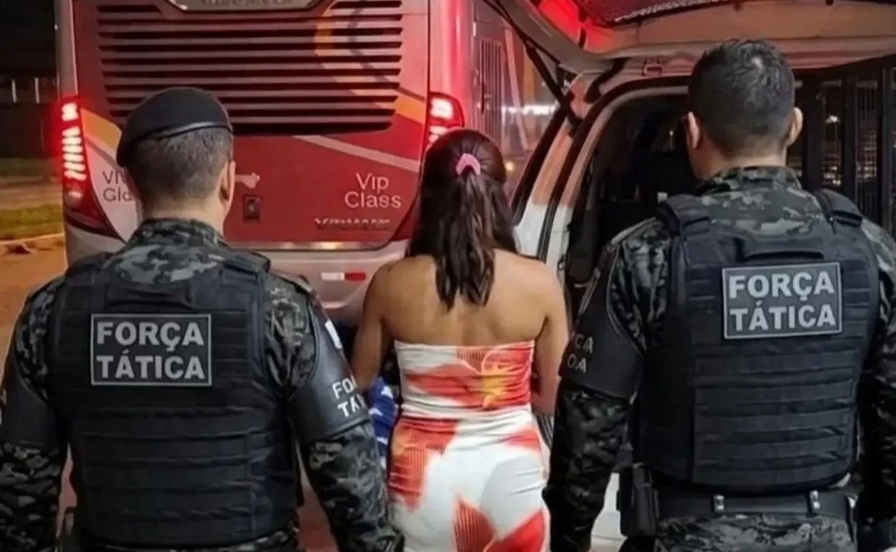 Mulher é presa em ônibus na BR-010 em Imperatriz por tráfico de drogas
