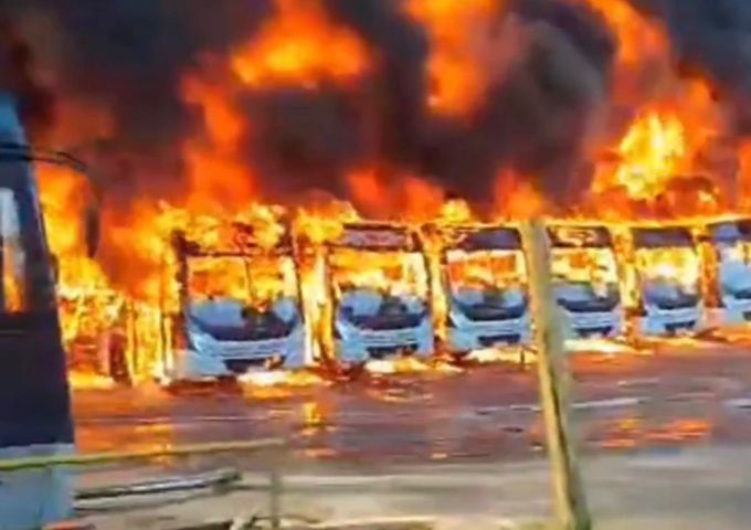 Prejuízo provocado por incêndio em garagem de ônibus em BH pode ultrapassar R$ 16 milhões