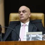 Moraes dá 24h para Bolsonaro explicar arma apreendida