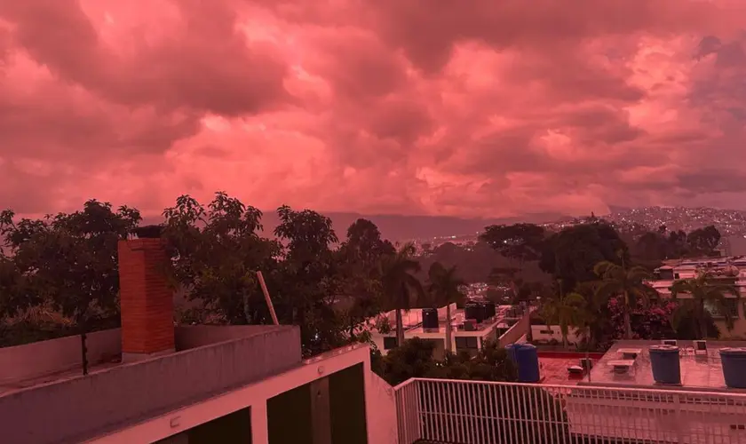 Céu vermelho em Caracas após terremotos chama atenção: “Apocalíptico”
