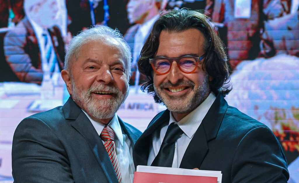 De olho na pré-campanha, Lula faz trocas na equipe de governo