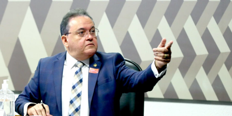 Roberto Rocha diz que está filiado ao PRTB e critica o Novo nas redes sociais