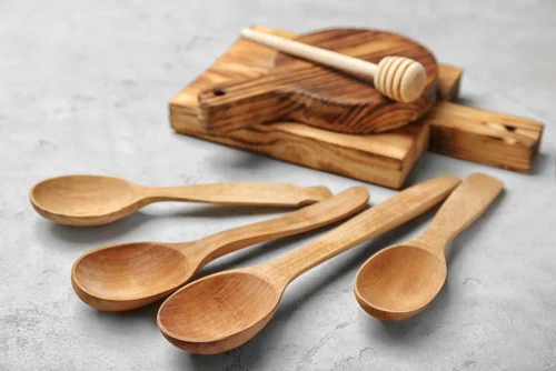 Aprenda como limpar os utensílios de madeira
