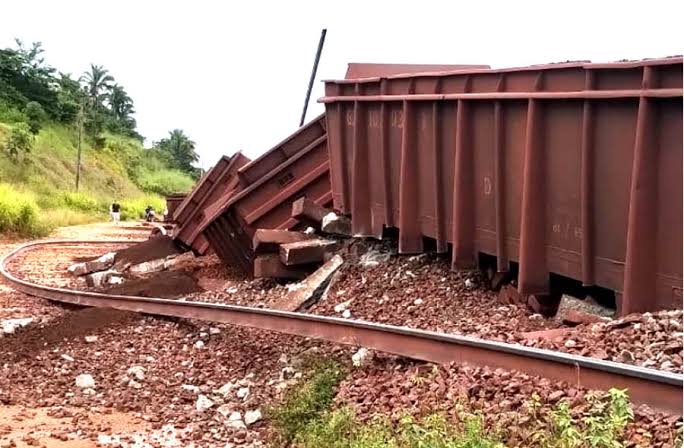 Trem de minério descarrila no MA e Vale suspende trem de passageiros na Estrada de Ferro Carajás