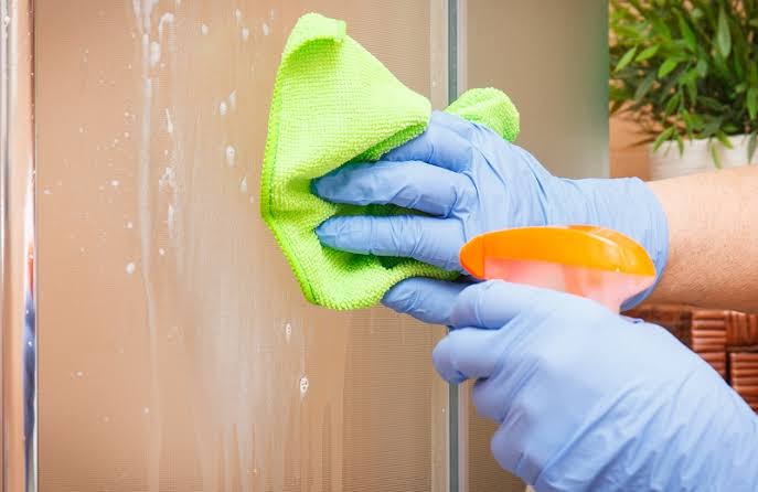 Dicas simples para deixar o box do banheiro brilhando