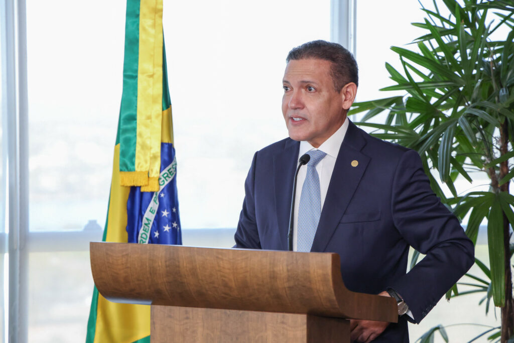 TSE suspende sistema eleitoral após filiação indevida de Flávio