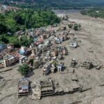 Enchente repentina no Nepal deixa centenas de desaparecidos