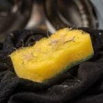 Como deixar peças escuras limpas e sem fiapos com um truque simples na máquina de lavar