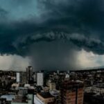 Ciclone bomba chega ao Brasil hoje e Defesa Civil Nacional faz alerta