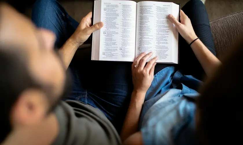 Pesquisa revela que 50% dos evangélicos leem a Bíblia diariamente