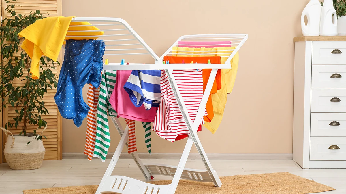 Dicas simples para acelerar a secagem da roupa e evitar o cheiro de mofo