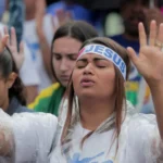 Pesquisa indica que 52,5% dos evangélicos rejeitam política em cultos