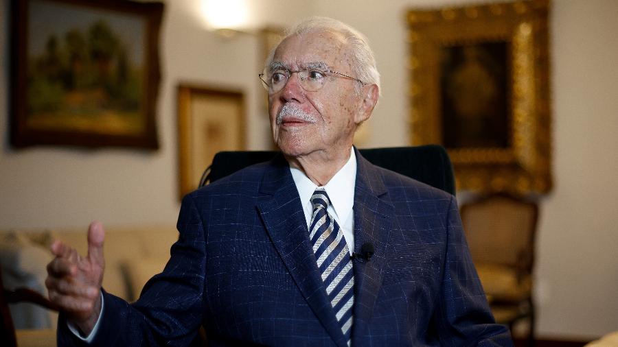 Ex-presidente José Sarney recebe alta após quadro de pneumonia