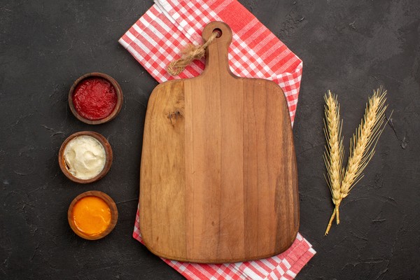 Dica para higienizar a tábua de cortar carne de madeira