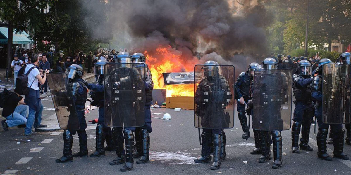 Pastora chama cristãos a orar pela França após protestos violentos: 'Só Jesus é o caminho’