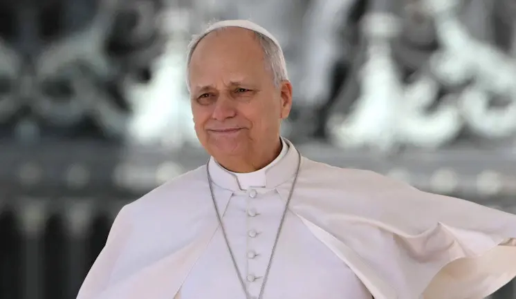 Papa Leão retira parte do pulmão e tem câncer confirmado, diz Vaticano