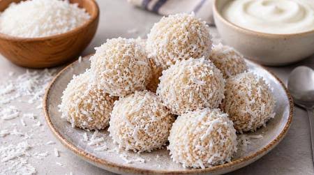 Para quem pratica atividades físicas ou busca opções práticas para os lanches intermediários, as trufas proteicas de coco e iogurte representam uma solução imediata. 