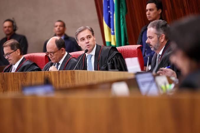 TSE proíbe posts que vinculam Flávio a fake news de Nossa Senhora