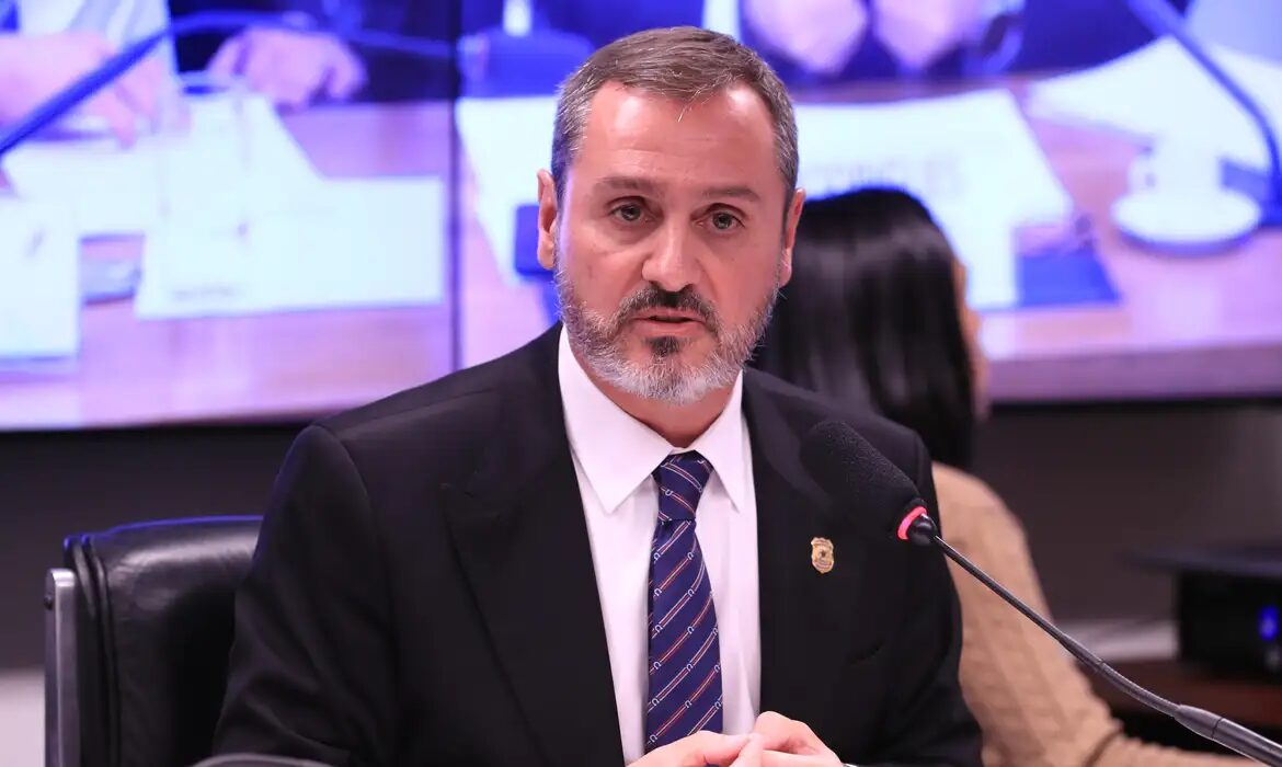 MPF investiga diretor-geral da PF por suspeita de vazamento no caso INSS