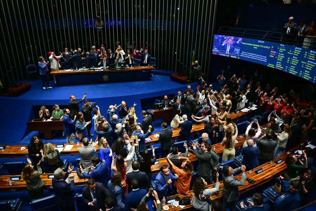 Congresso Nacional promulga fim da escala de trabalho 6x1