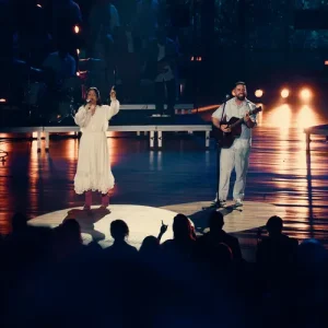 Julia Vitória e Marcelo Markes lançam canção “Vamos Cantar”
