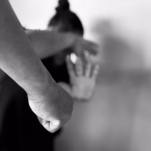 Mulher finge passar mal para escapar de companheiro e pedir ajuda em hospital