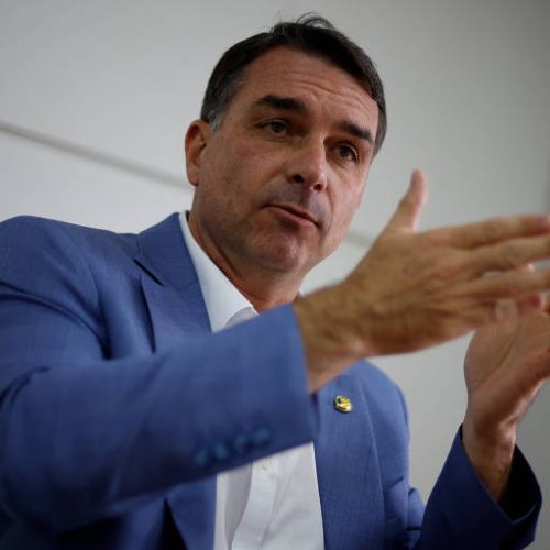 Vice de Flávio Bolsonaro divide aliados na pré-campanha