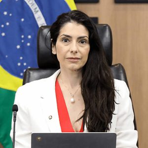 Ministra do TSE que proibiu púlpito vazio já declarou voto em Lula