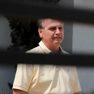 Domiciliar é necessidade médica de Bolsonaro, afirma especialista
