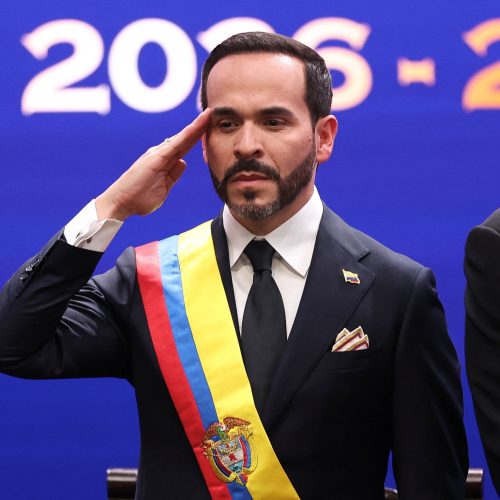 Justiça ordena presidente da Colômbia a se desculpar por ato religioso em posse