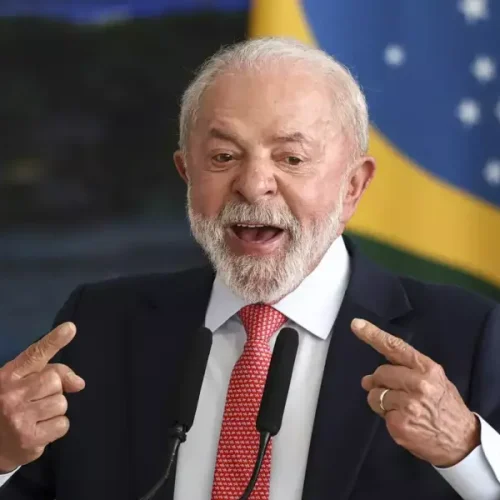 Lula critica Trump e diz que presidente “joga um jogo muito errado”