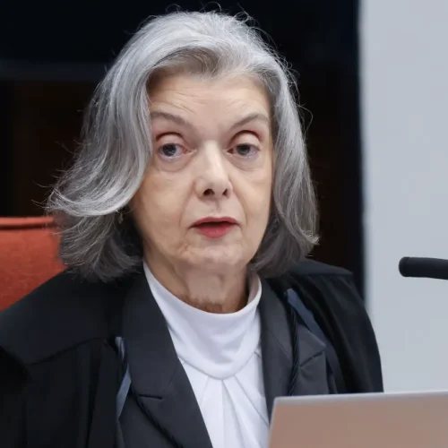 Cármen Lúcia anuncia saída antecipada da presidência do TSE