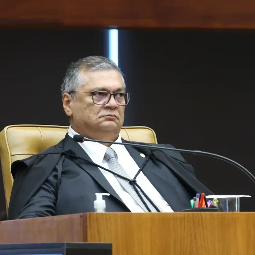 Dino vê falhas em “emendas PIX” para fundação ligada à Lagoinha