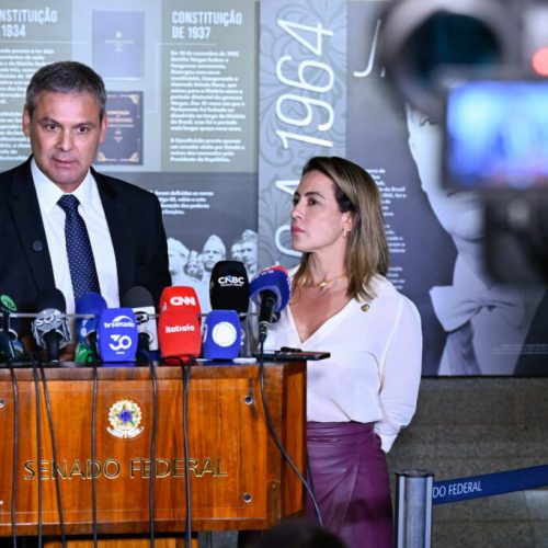 Relator da CPMI do INSS pede prisão de Lindbergh e Soraya