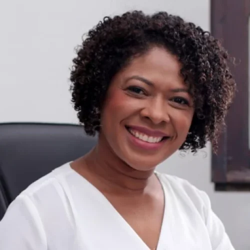 Após renúncia de Braide, Esmênia Miranda toma posse como prefeita de São Luís