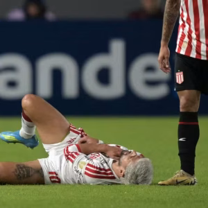 Arrascaeta em Estudiantes x Flamengo — Foto: JUAN MABROMATA/AFP