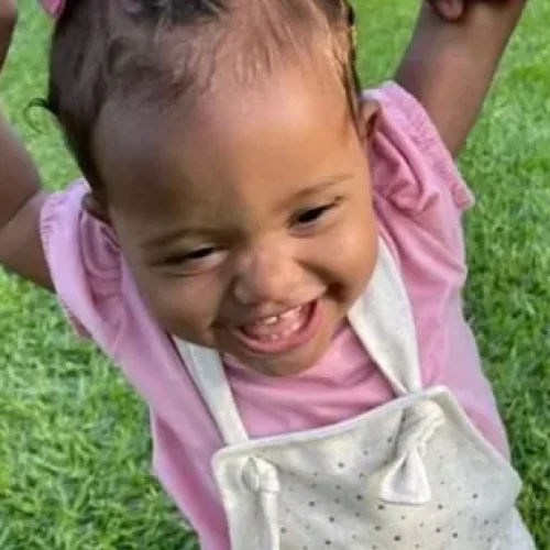 Bebê é morta pelo padrasto; mãe estava em entrevista de emprego