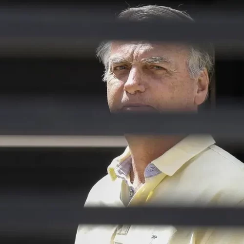 STF forma maioria para manter Bolsonaro em regime fechado na 'Papudinha'